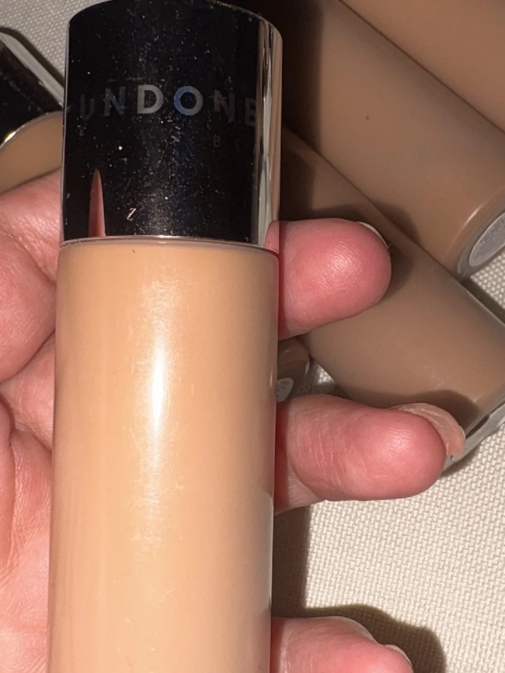 Undone beauty Liquid Foundation - Medium Warm Finish shade 5 toasted almond